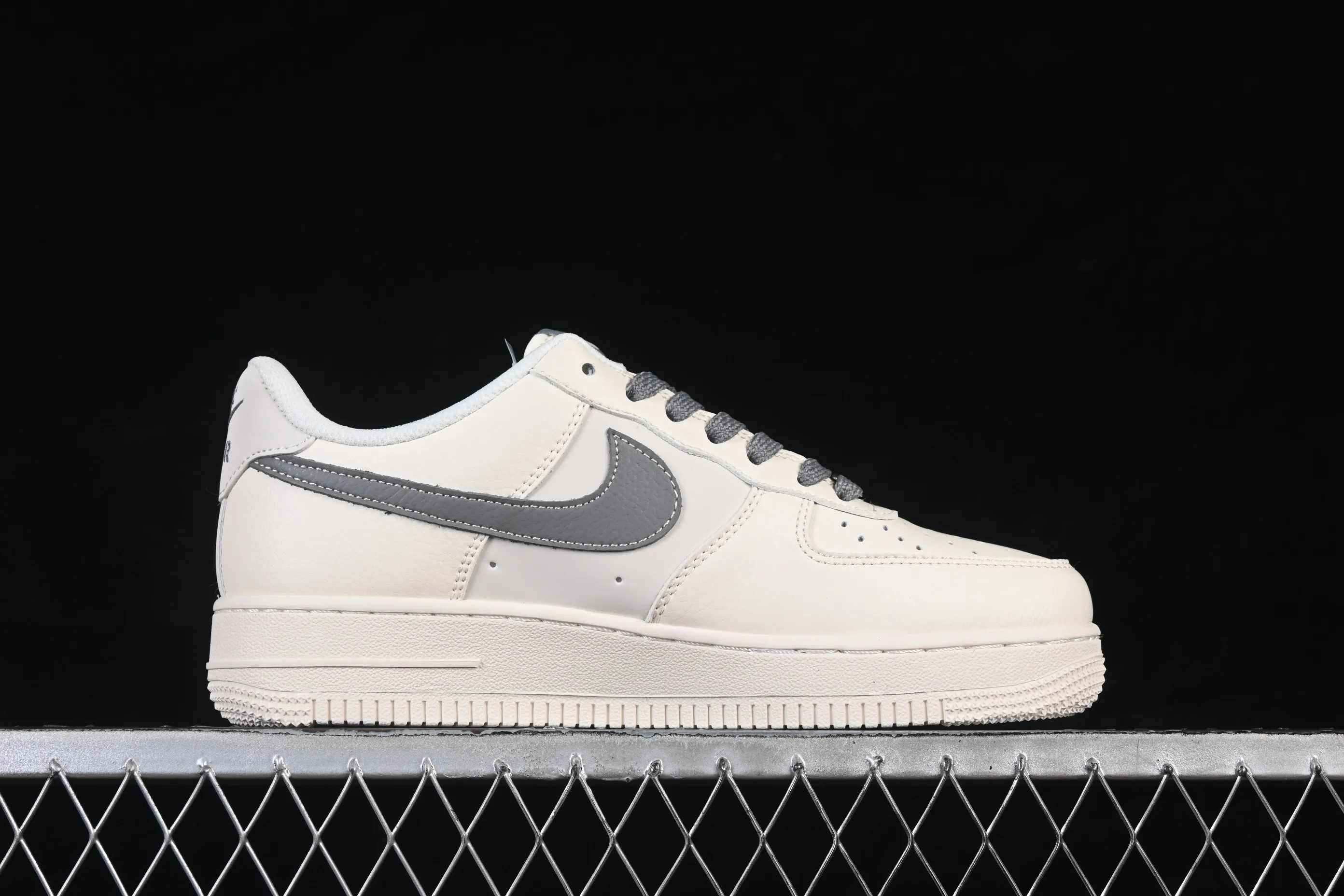 All categories Nk Air Force 1 Air Force series Nk Air Force 1 Low Air Force low-top Nike Air Force 1'07 Low Year of the Horse limited edition Wu Ma rice gray red Air Force 1 low-top casual sneakers MZ9588-822
